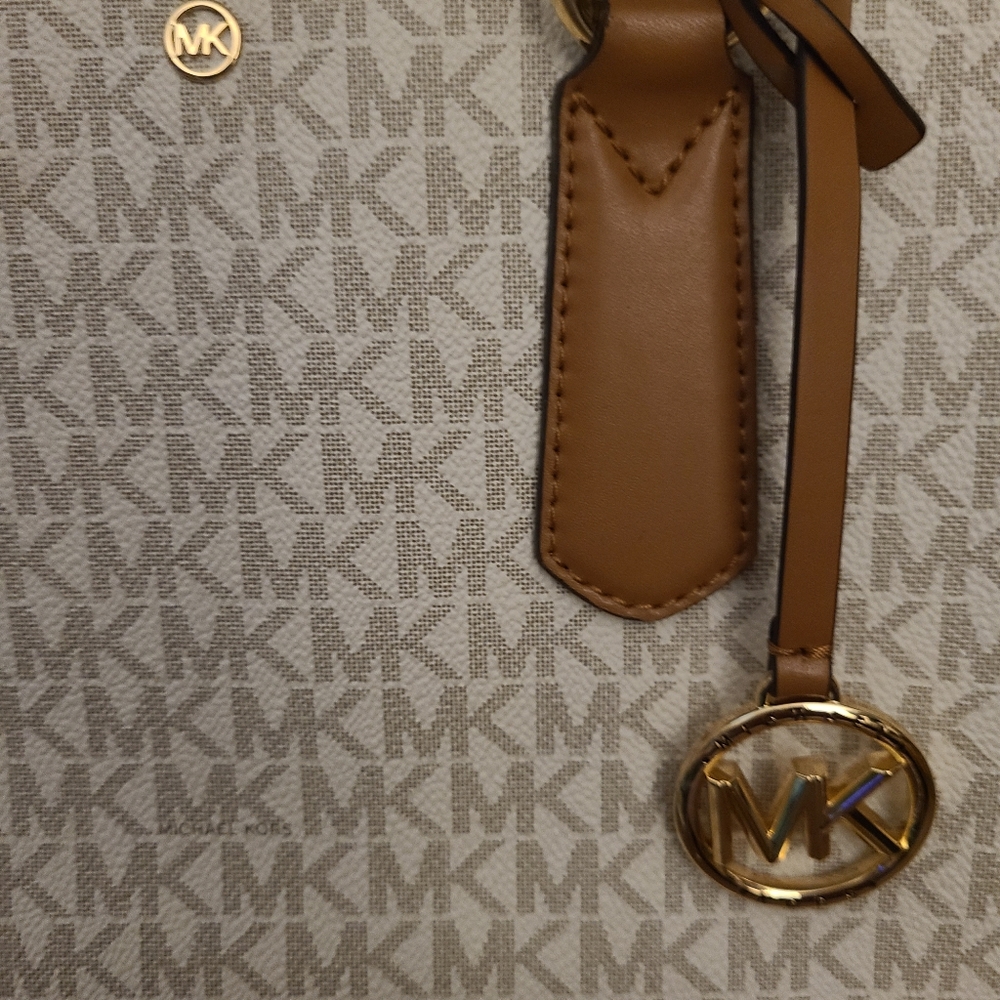 Michael Kors Bag - Picture 3 of 6